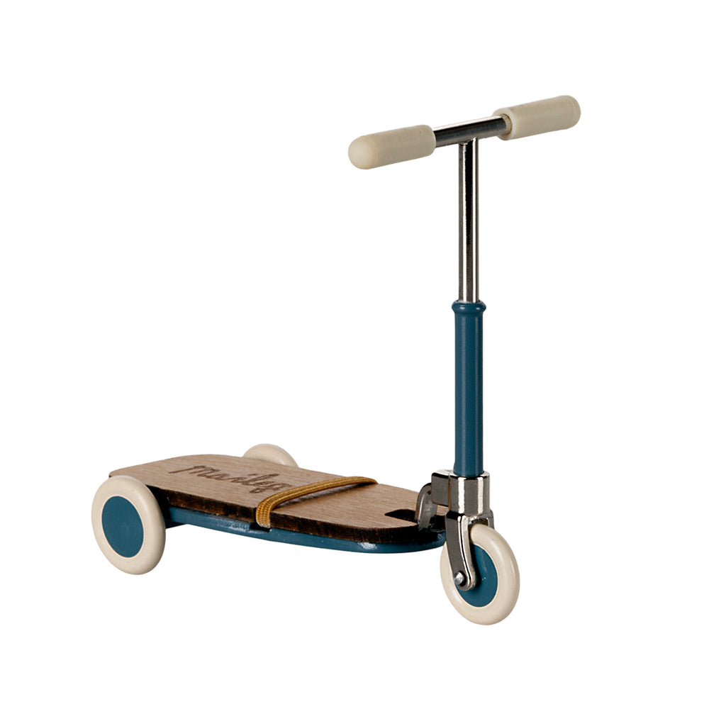 Maileg mouse kickboard scooter in deep blue with cream wheels and handlebars.