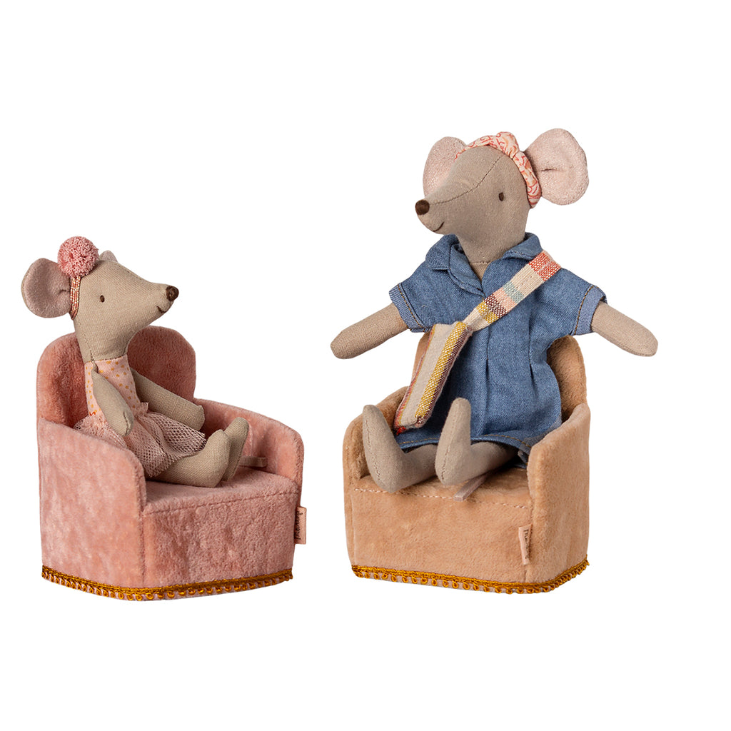 Two Maileg mice seated in rose folding chairs, creating a cosy and charming scene perfect for Maileg playtime.