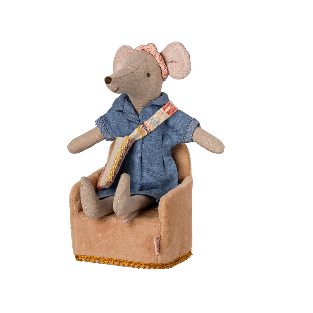 Another Maileg mouse seated in the cream folding chair, highlighting its versatility and perfect fit for Maileg characters.