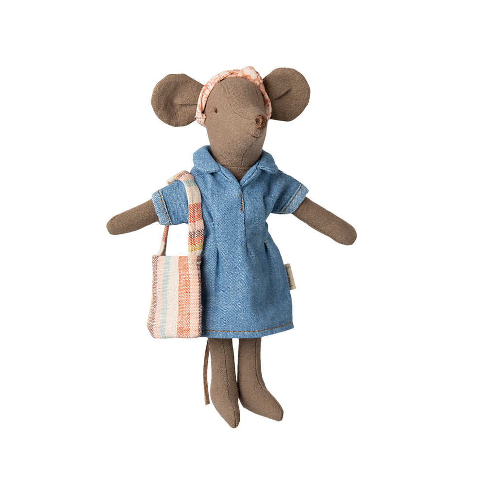 Maileg Mum Mouse wearing a stylish denim dress with a tote bag and headband
Maileg Mum Mouse in a trendy denim dress, paired with a colourful tote bag and matching headband for charming playtime adventures.